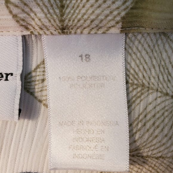 Alfred Dunner Woman's Sheer Top EUC - Picture 3 of 8